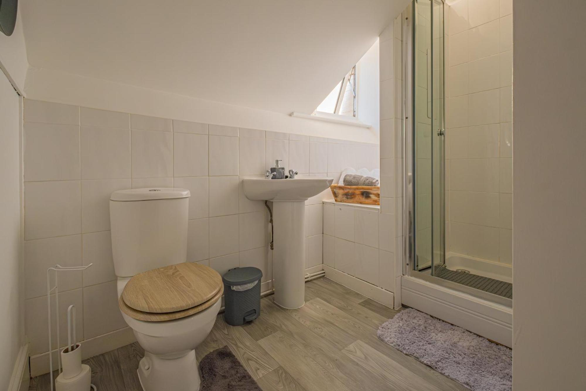 Castleview Coastal Comfort With 2 Parking Spaces Oystermouth Экстерьер фото