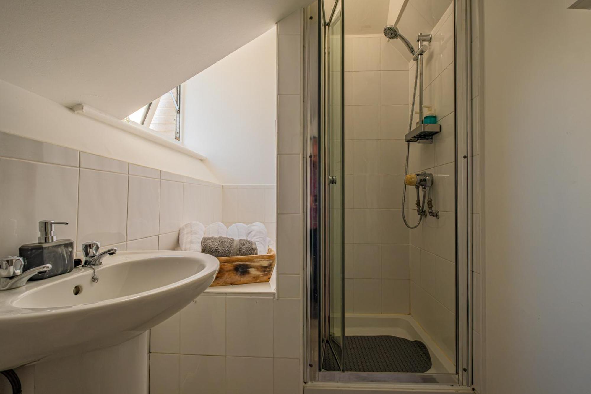Castleview Coastal Comfort With 2 Parking Spaces Oystermouth Экстерьер фото