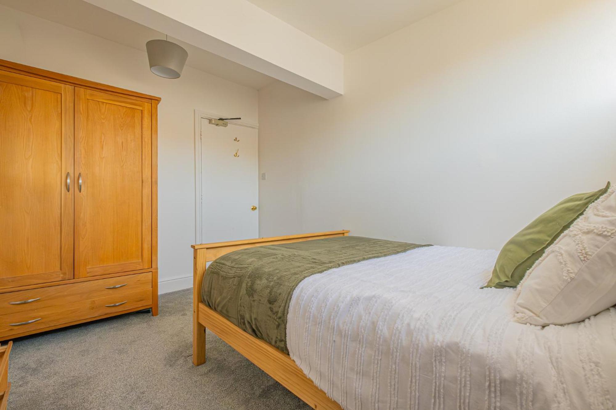 Castleview Coastal Comfort With 2 Parking Spaces Oystermouth Экстерьер фото