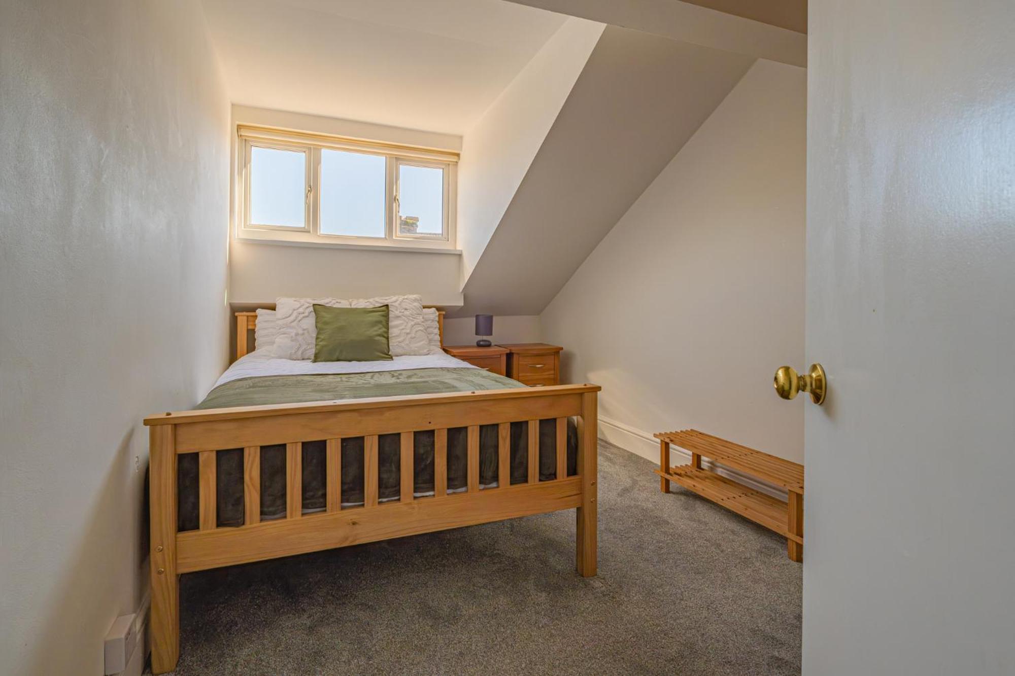 Castleview Coastal Comfort With 2 Parking Spaces Oystermouth Экстерьер фото