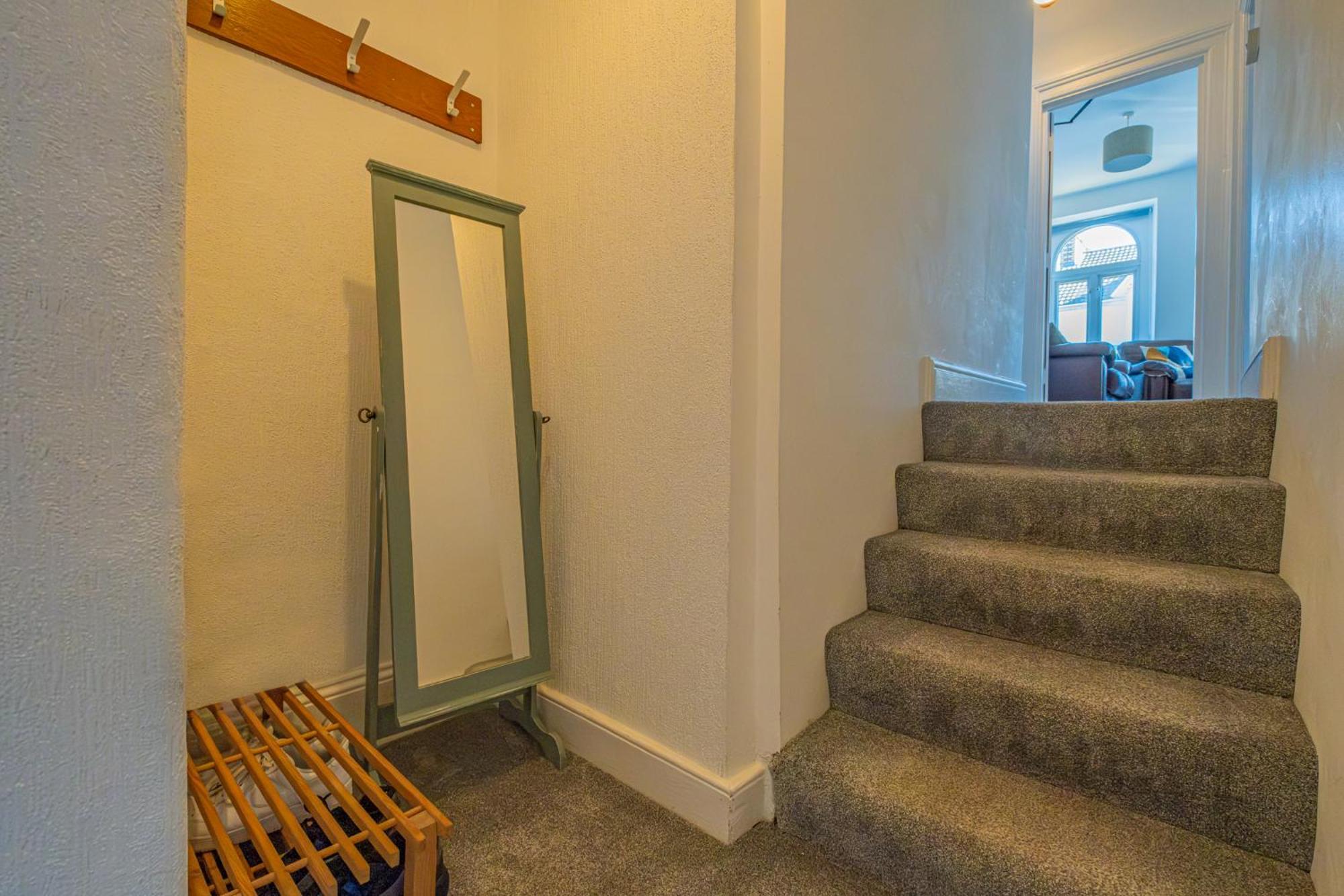 Castleview Coastal Comfort With 2 Parking Spaces Oystermouth Экстерьер фото