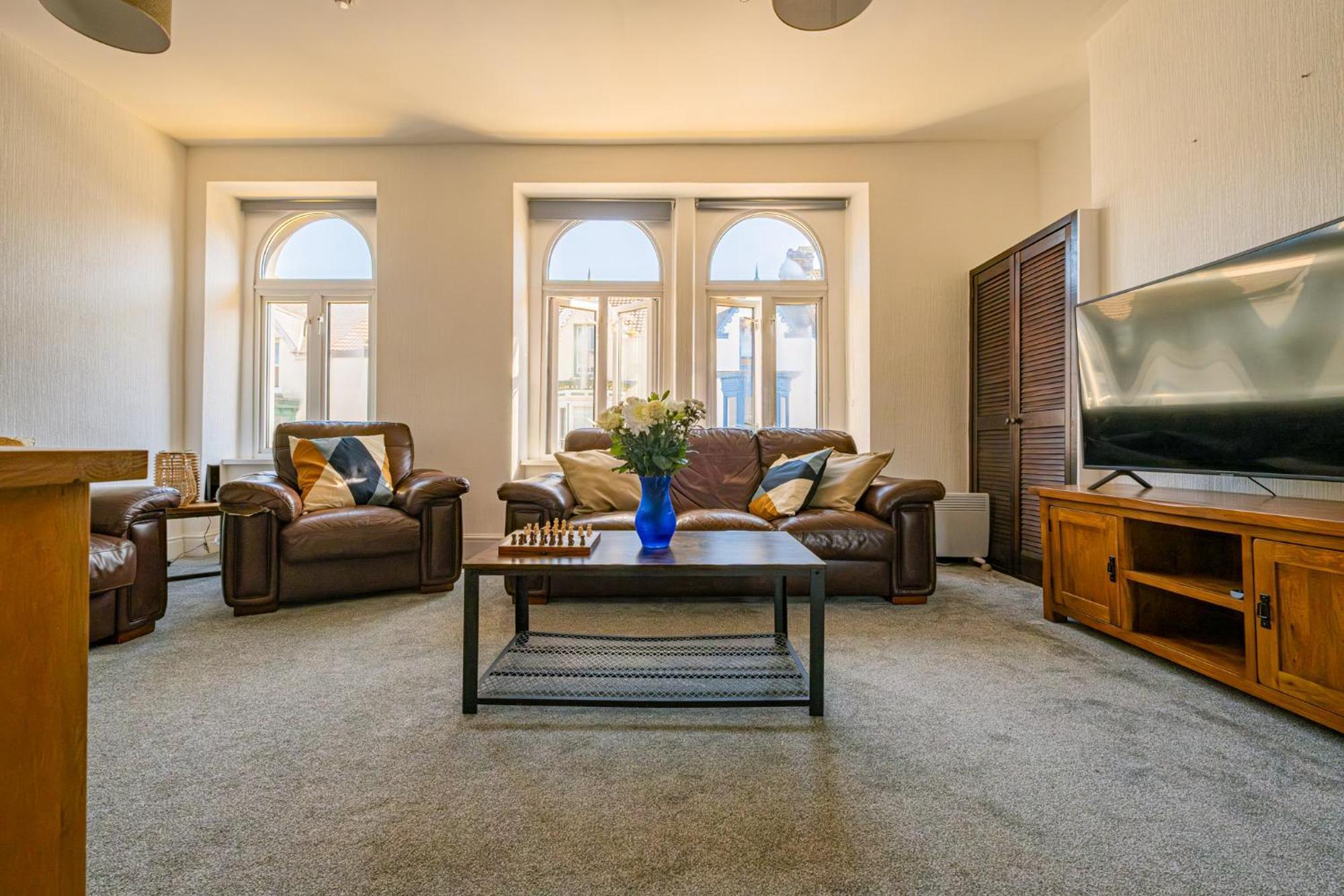 Castleview Coastal Comfort With 2 Parking Spaces Oystermouth Экстерьер фото
